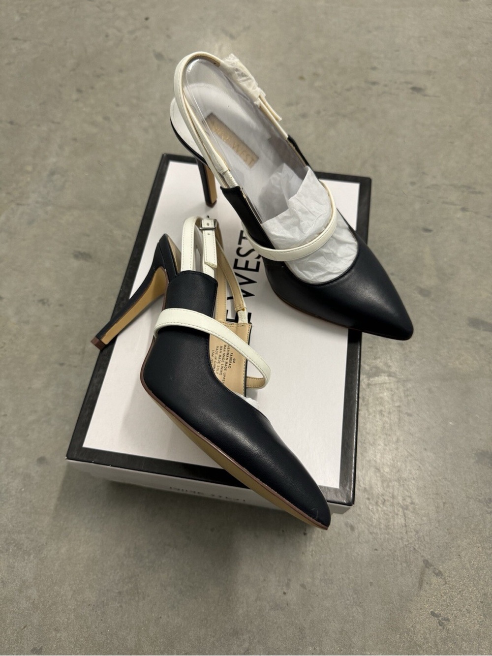 Nine West Faderao Navy/White leather Mary Jane pump
